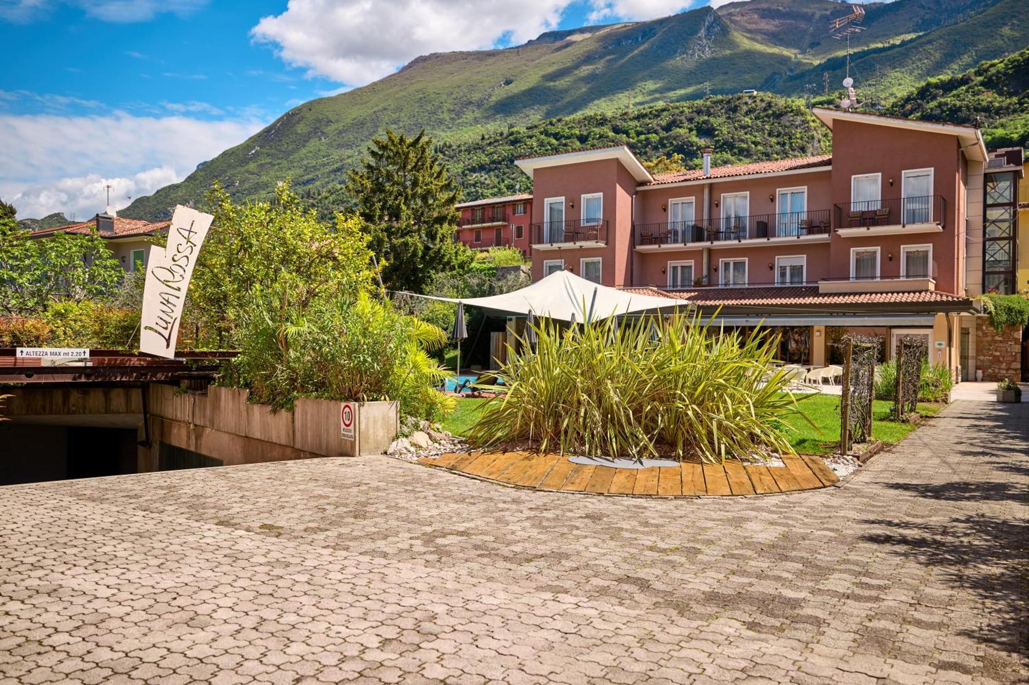 Hotel Luna Rossa (Adults Only) مالتشيزينيه المظهر الخارجي الصورة